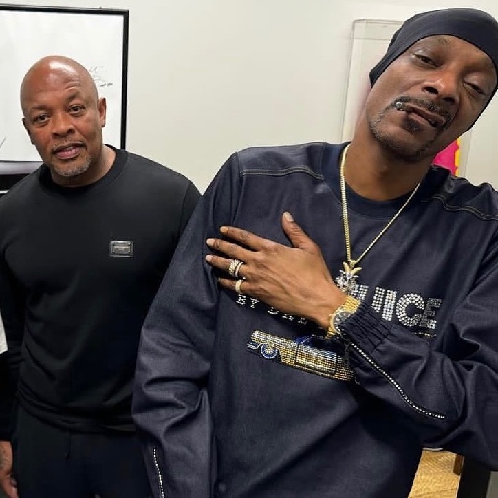 GRMDAILY's tweet photo. Crazy! @drdre &amp; @SnoopDogg listen to the UK national anthem "Talking The Hardest" for the first time @officialgiggs 😮

FULL INTERVIEW: https://t.co/6bbWuXcuC3 https://t.co/Bu4LB5jV6R