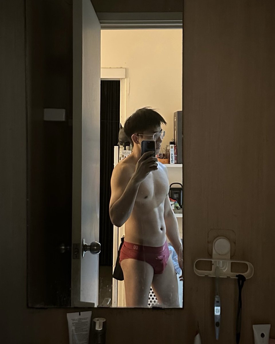 นนน (นน-นะ) tweet media