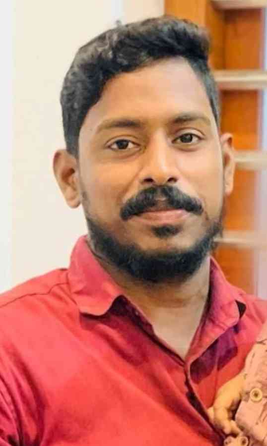 FJFarsana's tweet photo. അർജുനായുള്ള കാത്തിരിപ്പിൽ മലയാളിക്കര. പ്രാർഥനയോടെ കേരളം. കർണാടകയിൽ മണ്ണിടിച്ചിലിൽ കാണാതായ മലയാളി ഡ്രൈവറാണ് അർജുൻ.
#Arjun #driverarjun #karnataka #safety #SafetyFirst #Save #savearjun #CalamityMod #disaster #karnatakadisaster https://t.co/yY0Smdu5Ve