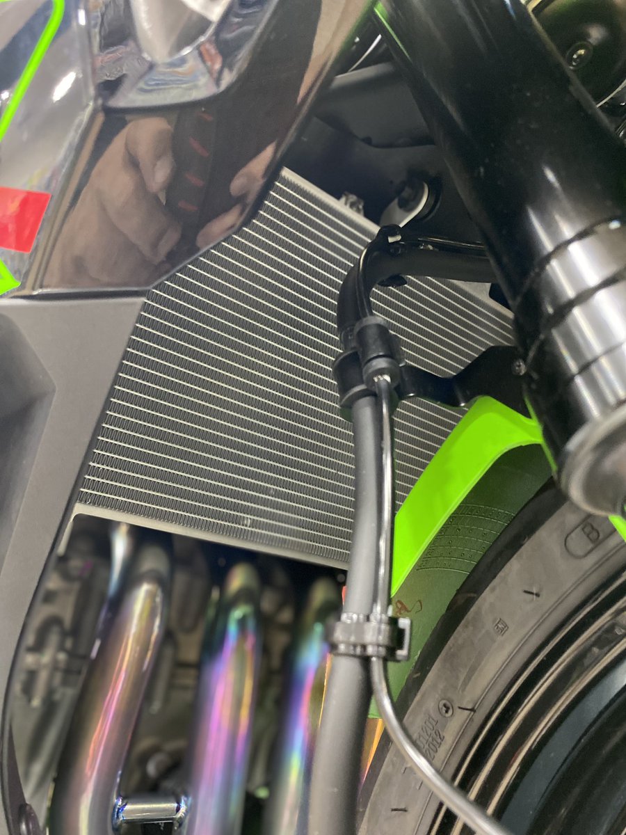 ricolandniigata's tweet photo. 雨がやんだら暑くなる🥵
渋滞にハマるとバイクの水温が！ヤバっ
ラジエーターキャップ交換しましょ
冷却水はいつ換えた？
交換作業受付中〜👍
ラジエターでっかくしちゃう❓

#プロト
#NITRORACING
#ワコーズ
#LLC
#MOTUL
#デイトナ
#ワイドラジエター https://t.co/ufFajswzb3