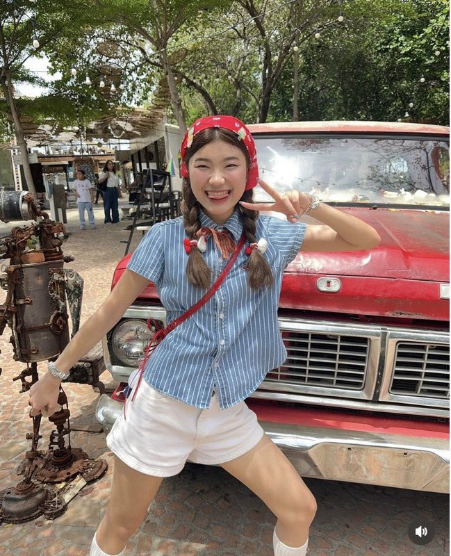 Meetangkubb's tweet photo. 🪡🧵 POLA MEET ME JEANS เสื้อเชิ๊ตยีนส์แขนสั้น ทรงสวยมาก ลายทางใส่แล้วผอมต้องมีค่า ✨🎀

พิกัด : https://t.co/SgiDdIvLLs

#เสื้อผ้าผู้หญิง #แฟชั่น #ยีนส์ #ช้อปแฟชั่นที่ช้อปปี้ #ช้อปปี้ป้ายยา #shopee #สืบสันดาน #Butterbear https://t.co/H0h5TjCZKD