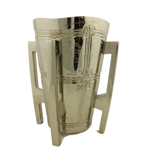 GaelicRevival's tweet photo. A mether was a communal Irish drinking vessel, usually made of wood and filled with mead, that was passed around (only to the right) at feasts and for welcoming guests. 

The trophy for the All-Ireland Senior Hurling Championship, the Liam Mac Carthy Cup, is based on the mether. https://t.co/zdRBDg9pTn