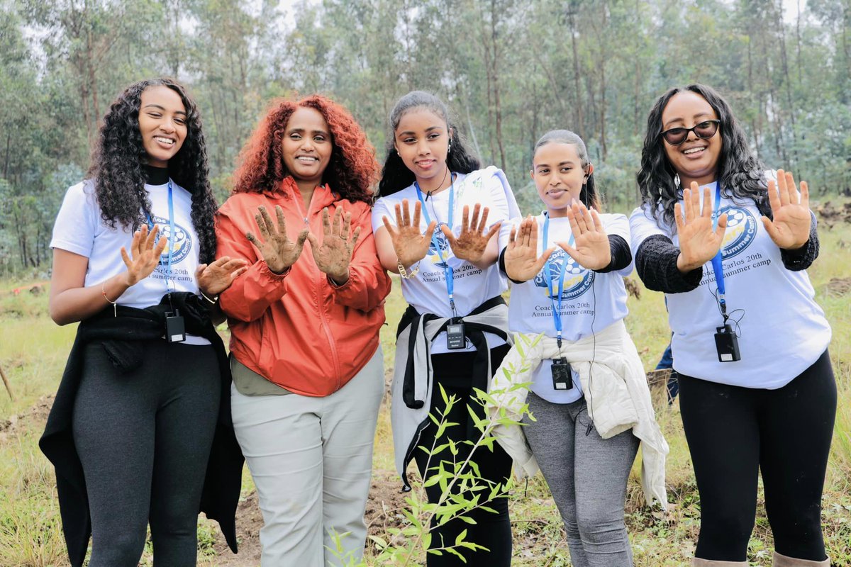 fanatelevision's tweet photo. Members of second generation #Ethiopia|n Diaspora plant tree seedlings in Chaka project, northeast of Addis Ababa 
https://t.co/4jCj9MMVQj https://t.co/M7l16021RV