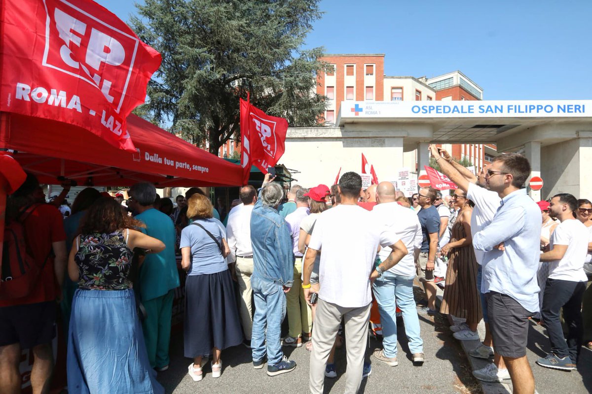 cgilnazionale's tweet photo. Al via campagna referendaria contro l’#Autonomiadifferenziata. #MaurizioLandini a Roma, davanti all’ospedale San Filippo Neri: “Vogliamo abrogare questa legge, il Paese non ne ha bisogno. Abbiamo bisogno di unire il Paese, e che i diritti siano garantiti a tutti” https://t.co/78QrqbLMPO