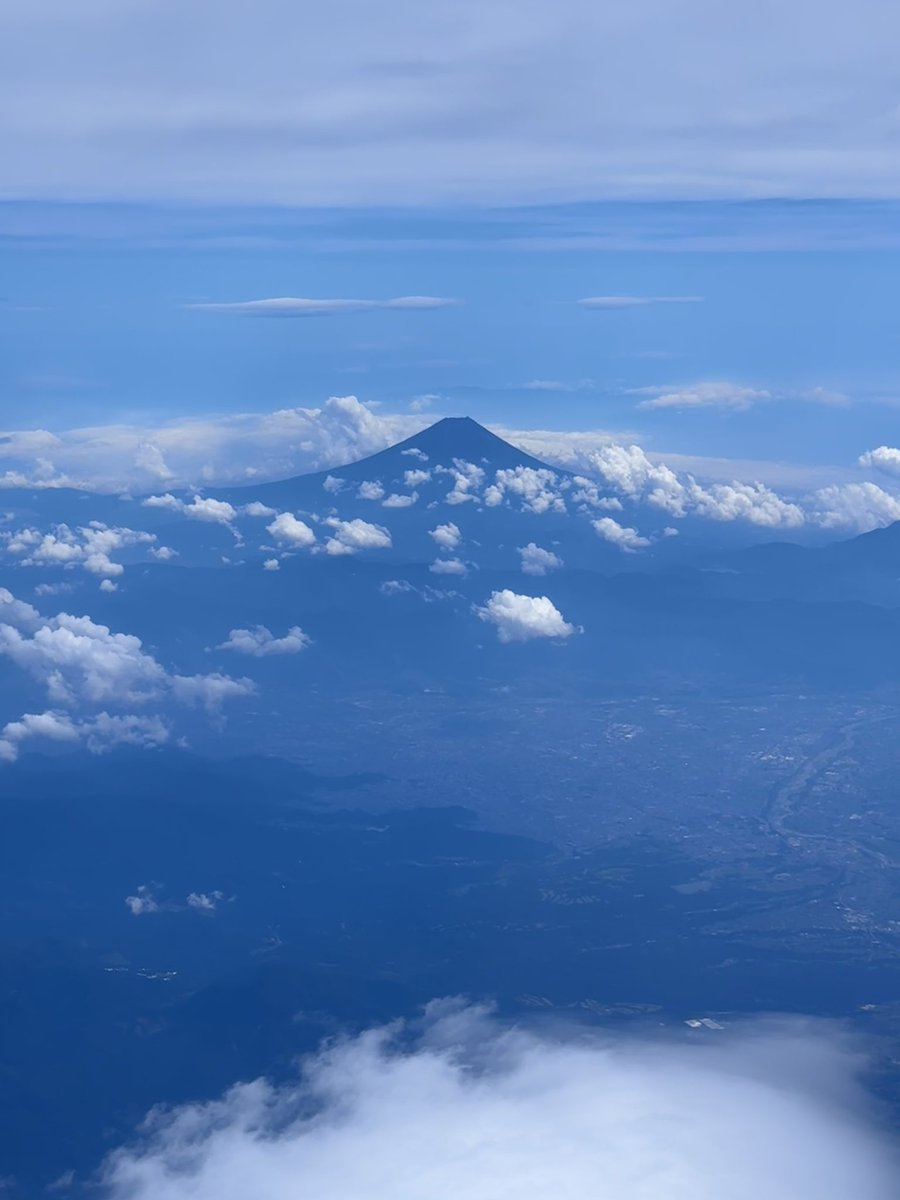 YoungdaeSong's tweet photo. the most beautiful nature in Japan
Mt. Fuji🗻 floating today https://t.co/XEDxQmJJ3E