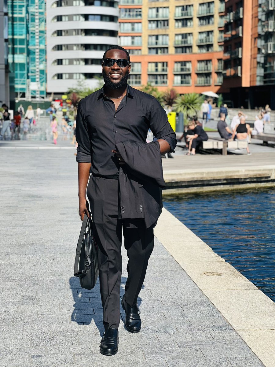 EkoBazinga's tweet photo. The other day @DeolaAdetayo offered to be my photographer for 15mins. 

The result: https://t.co/LeN3cTtvaY
