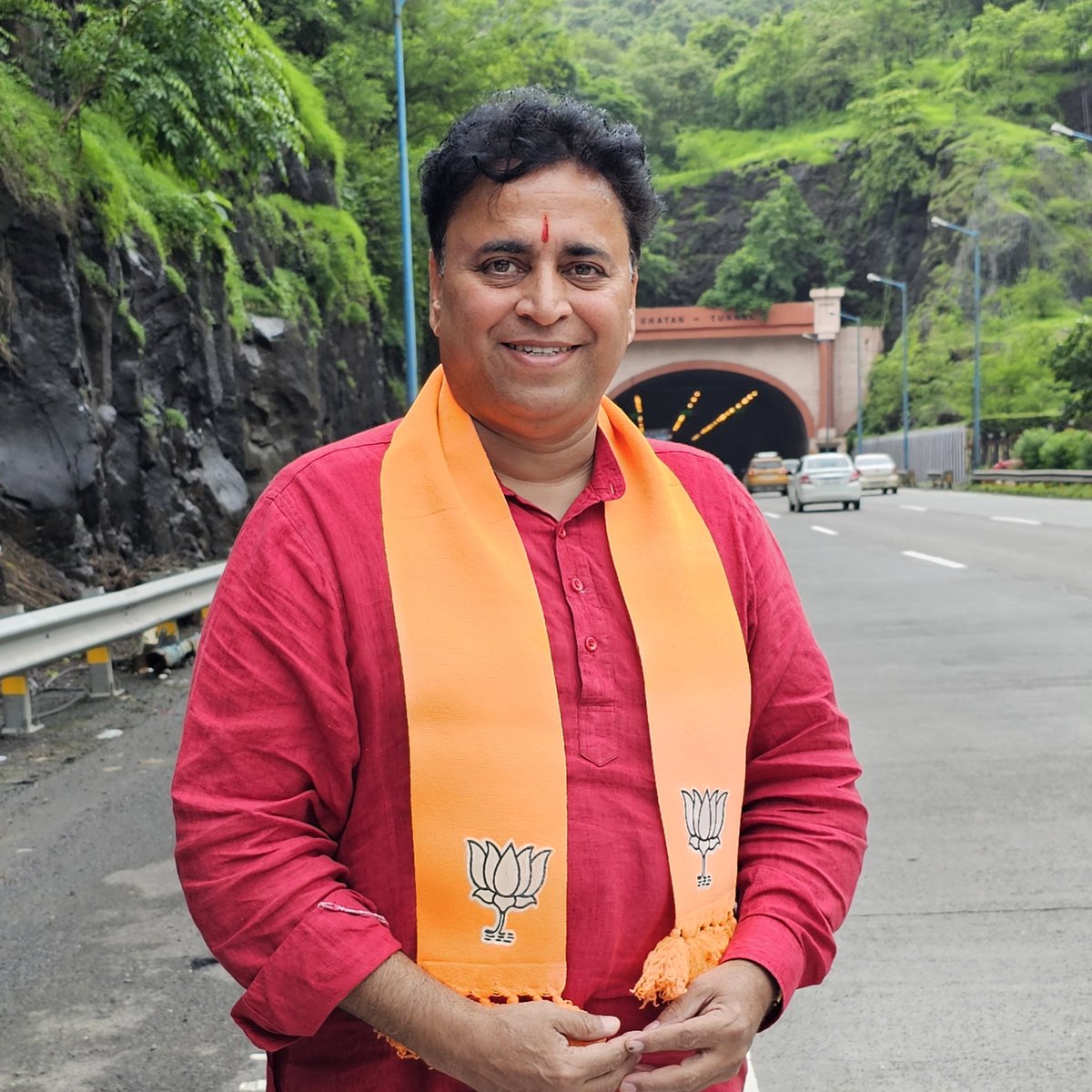 Sunil_Deodhar's tweet photo. On my way to @BJP4Maharashtra's State Executive Meeting in Pune.

व्हा तय्यार... करू विजयाचा एल्गार 🚩🪷 

#MahaBJPKaryakarini https://t.co/Mz7pQMSg9d