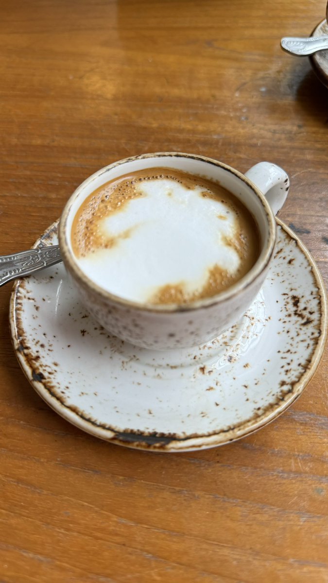 _barryking's tweet photo. @NeroUK can you guess which is the REAL macchiato? I wish the chains were as passionate about coffee as the independents #fareham #realbarista @hideoutcoffeeco https://t.co/yCbq1X4uWc
