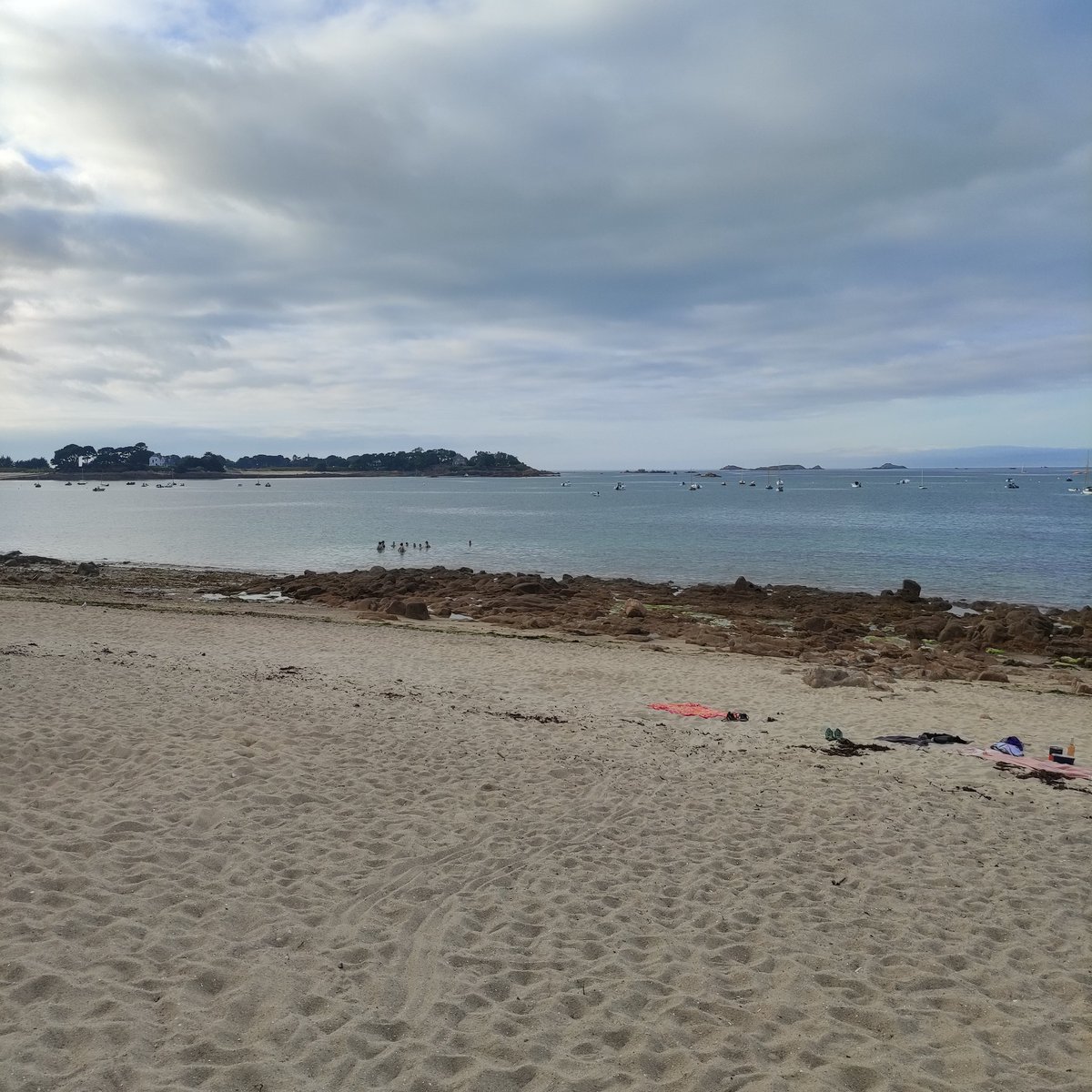 steph_bocquet's tweet image. Hier soir, avec les Rideuz in #Morlaix et #MonAmiLeVAE, échappée à #Carentec en longeant la Baie de Morlaix #Magnifique #BZH