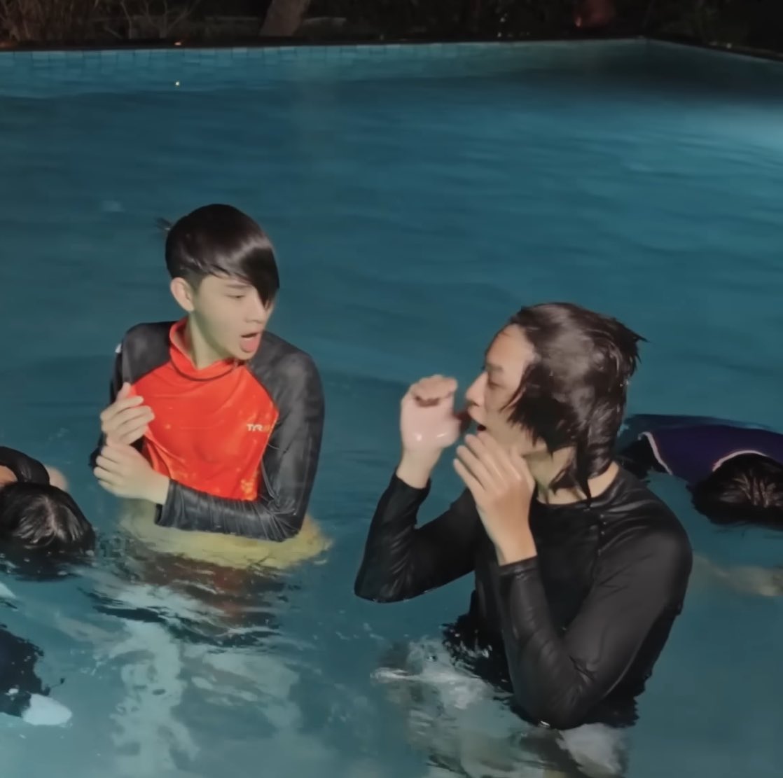 ขนาดใช้ตาข้างเดียวมองเธอยังเขิน ถ้าสองข้างผมคงจะอยู่ไม่ได้