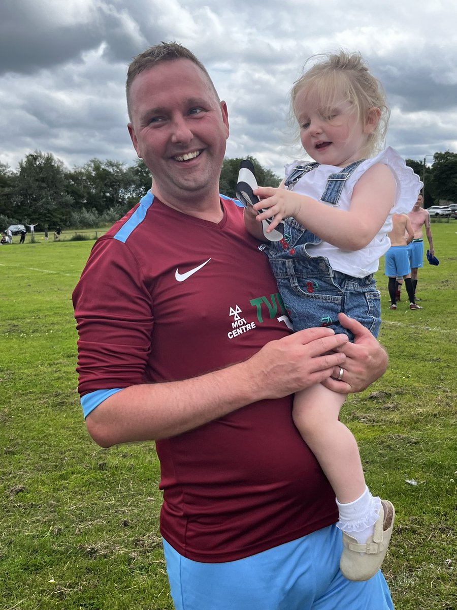 dionne281's tweet photo. Daddy’s number 1 fan watching him play football for charity ❤️🫶🏼@SBone1987 https://t.co/jK26mA6QYq