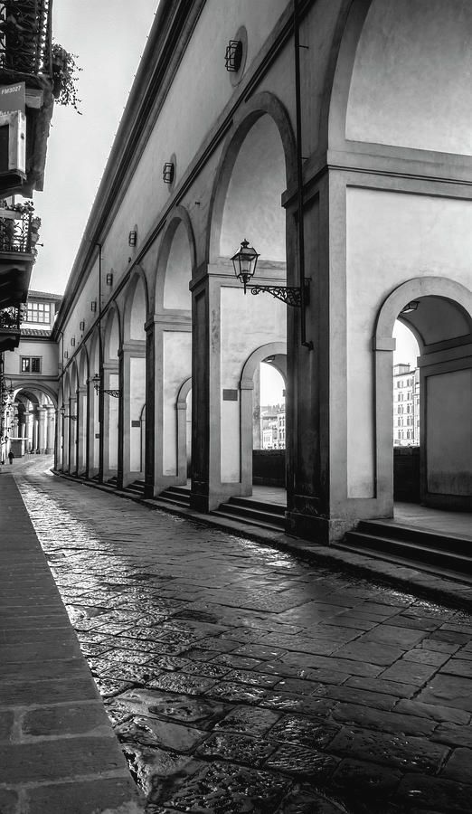 joancarroll's tweet photo. Below the Visari Corridor Florence Italy BW! https://t.co/3Ev6PAfbXL #florence #italy #blackandwhite #blackandwhitephotography #arches #visari #urban #europe #Travel #travelphotography #giftideas @joancarroll https://t.co/nwIdiKoOYo