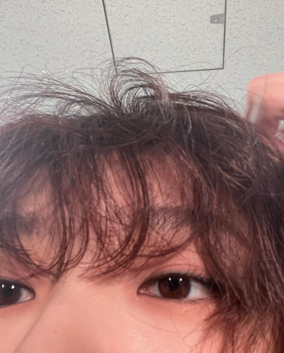 shida_kuroe's tweet photo. 藤吉夏鈴さんのこの構図の写真大好き侍さん、記憶力なくてトークのメディア一覧見てたら簡単に2021年まで遡れて大横転 https://t.co/zMoTFj2WfO