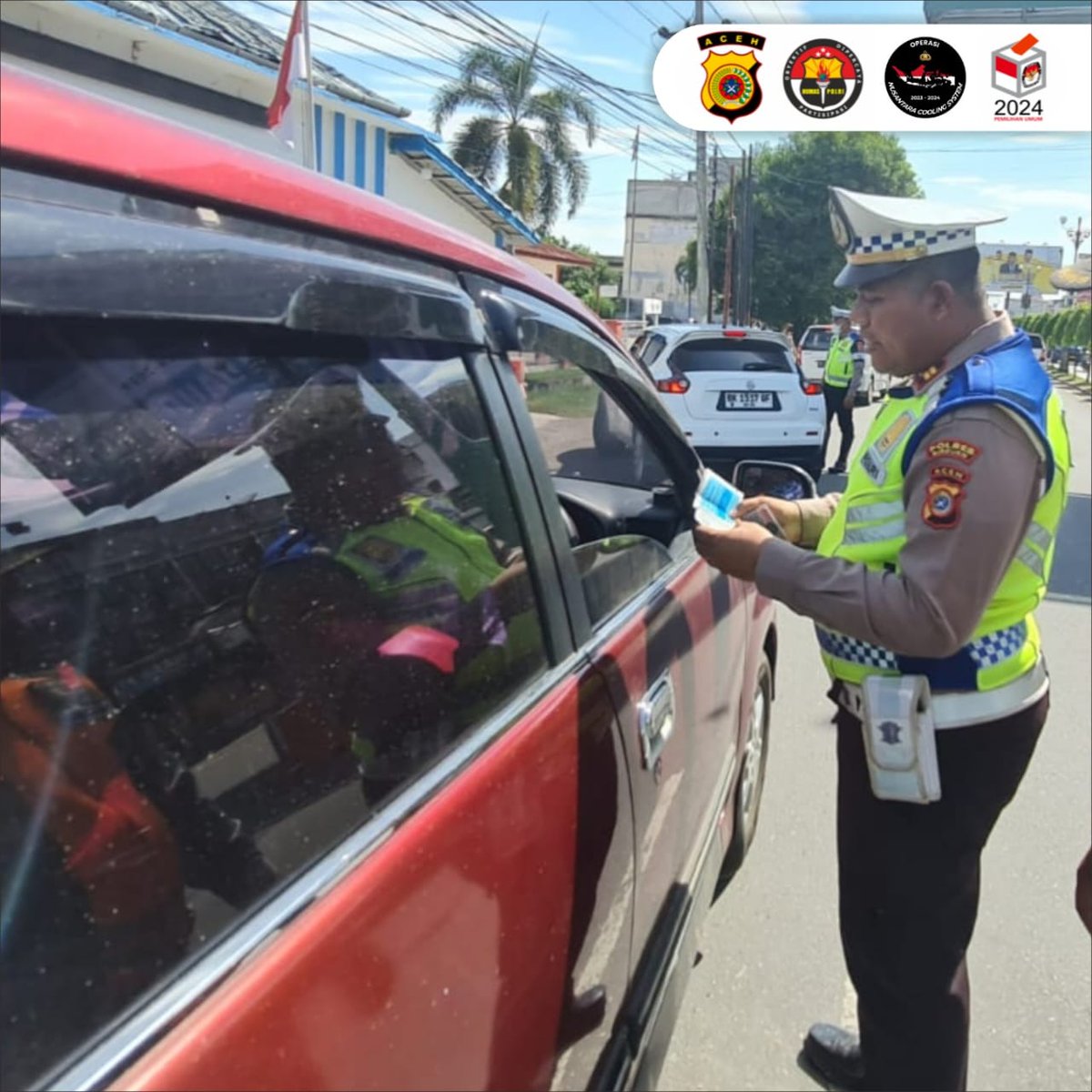 IsalWsw's tweet photo. Polres Bireuen Melalui Satuan Lalu Lintas terus melakukan upaya dalam meningkatkan kepatuhan masyarakat dalam berlalu lintas

#jeuniebpolsek #polsekmakmur_polresbireuen #satreskrimpolresbireuen #bagsumda_polresbireuen 
#bagopsbireuen01 #polsekpeudada_ #narkoba_bireuen https://t.co/zTeRfVBX1m