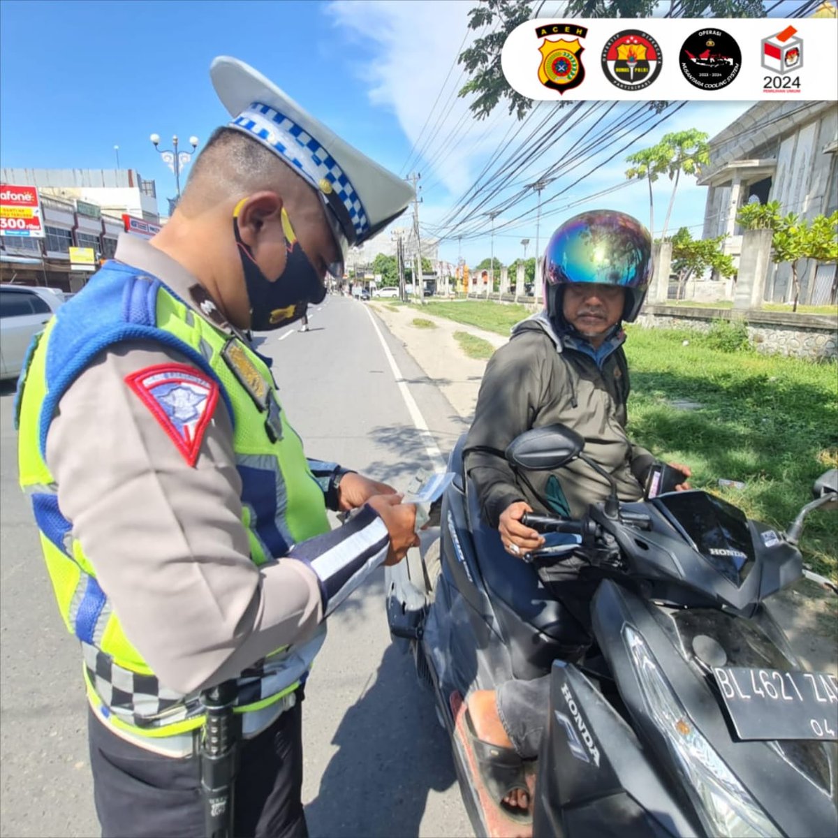 IsalWsw's tweet photo. Polres Bireuen Melalui Satuan Lalu Lintas terus melakukan upaya dalam meningkatkan kepatuhan masyarakat dalam berlalu lintas

#jeuniebpolsek #polsekmakmur_polresbireuen #satreskrimpolresbireuen #bagsumda_polresbireuen 
#bagopsbireuen01 #polsekpeudada_ #narkoba_bireuen https://t.co/zTeRfVBX1m