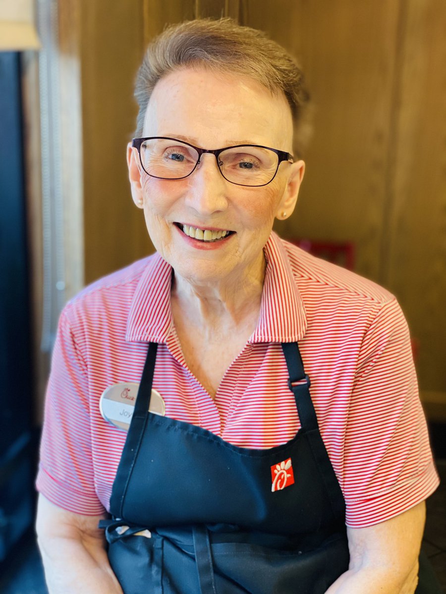 cfahullstreet's tweet image. Team Member Spotlight Saturday. ❤️ Meet Ms. Joyce-Hospitality. She’s been working with us for over 5 years!  Fun fact: She has 11 great grandchildren! Happy Saturday! #cfahullstreet #cfa #teammember #family