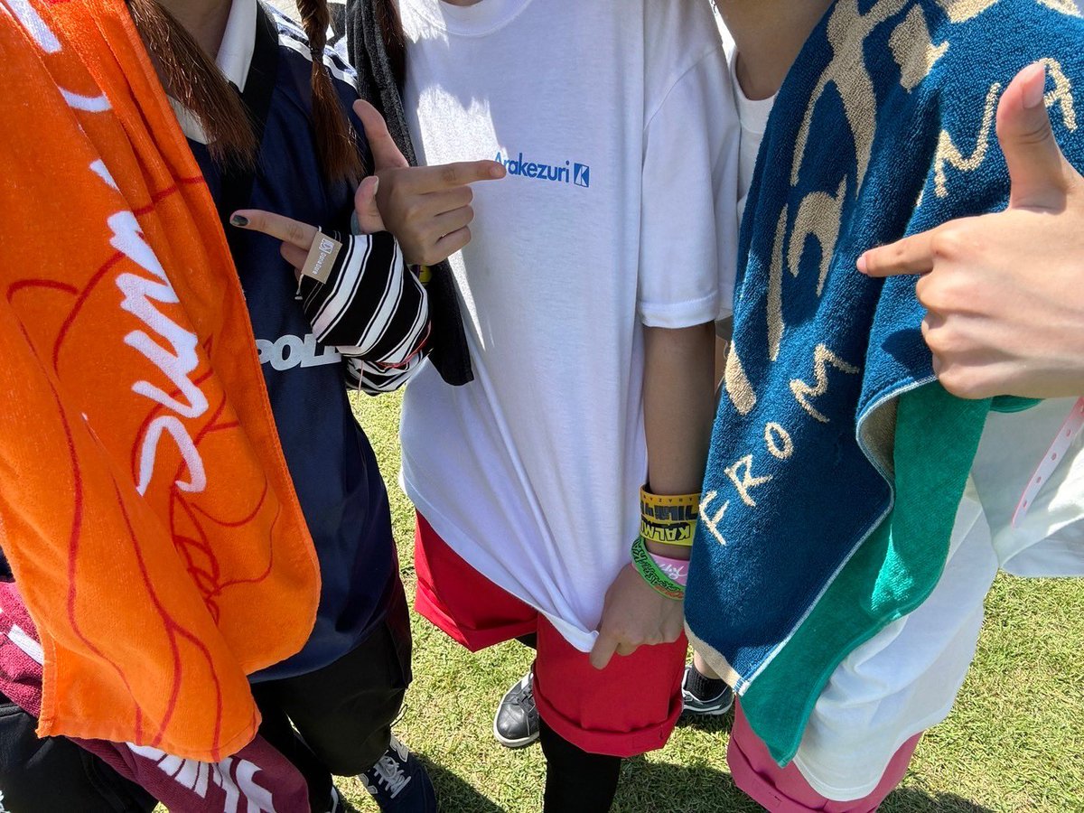 Makoto596857886's tweet image. ムロフェス1日目🎵
連番ありがとう！！！！！！！！！
めっっちゃ暑かったけどたくさん好きなバンド浴びれて最高でしたっっ🥹🥹🥹
あとたくさんFFと会えて幸せっっ
明日も楽しみ！！！！！！！！
リストバンドと共に就寝です💤