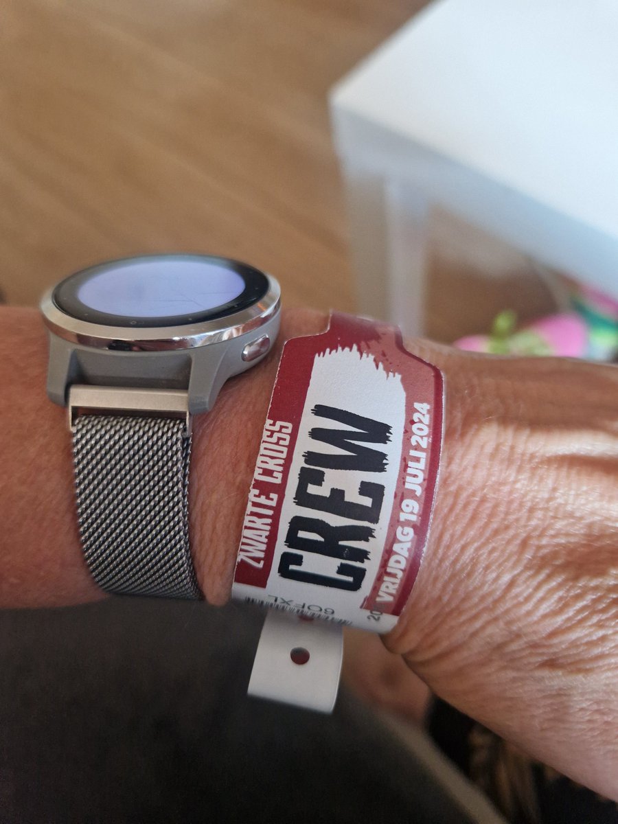 Marjolein1402's tweet photo. Gisteravond (vannacht 🤪) als crew achter de bar, vandaag voooooooor de bar! 🎉 🍻 🎶 

#ZwarteCross
#Makeschiknotwar https://t.co/7PqcLehWhh