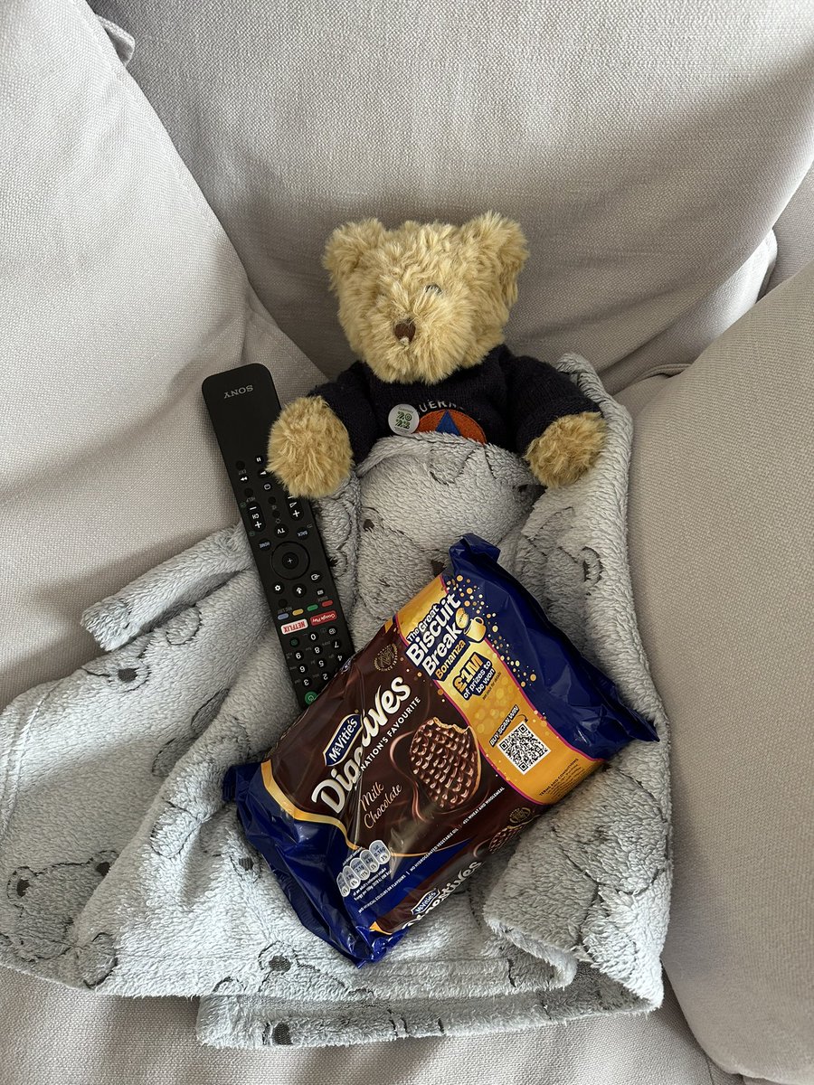 I’ve been on my holidays at Mr Keith’s house. He does a fine line in marmalade sandwiches but I’m back home and normal service is resumed. 🥪 🍪 📺 🐻 🐾