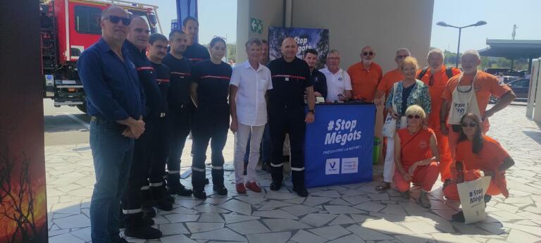 EntenteValabre's tweet photo. Jour de prévention sur l'aire de Narbonne Vinassan avec une affluence record et le soutien et l'implication du président et de @SDIS11OFFICIEL ainsi que #comitéscommunauxfeuxdeforetdelaude
Avec @FondationVA
#stopmegots #AyonsLesBonsReflexes #valabre #FondationVINCI https://t.co/22SYqLvXhE