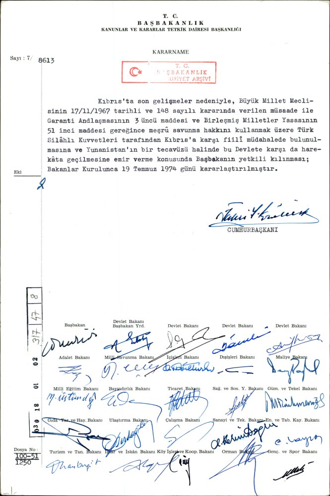 Türkiye'yi #KıbrısBarışHarekatı'na götüren süreç belge belge saklanıyor.

1974'teki harekat öncesinde devleti alarma geçiren belgeler Devlet Arşivleri'nde özenle korunuyor.

trthaber.com/haber/gundem/k…