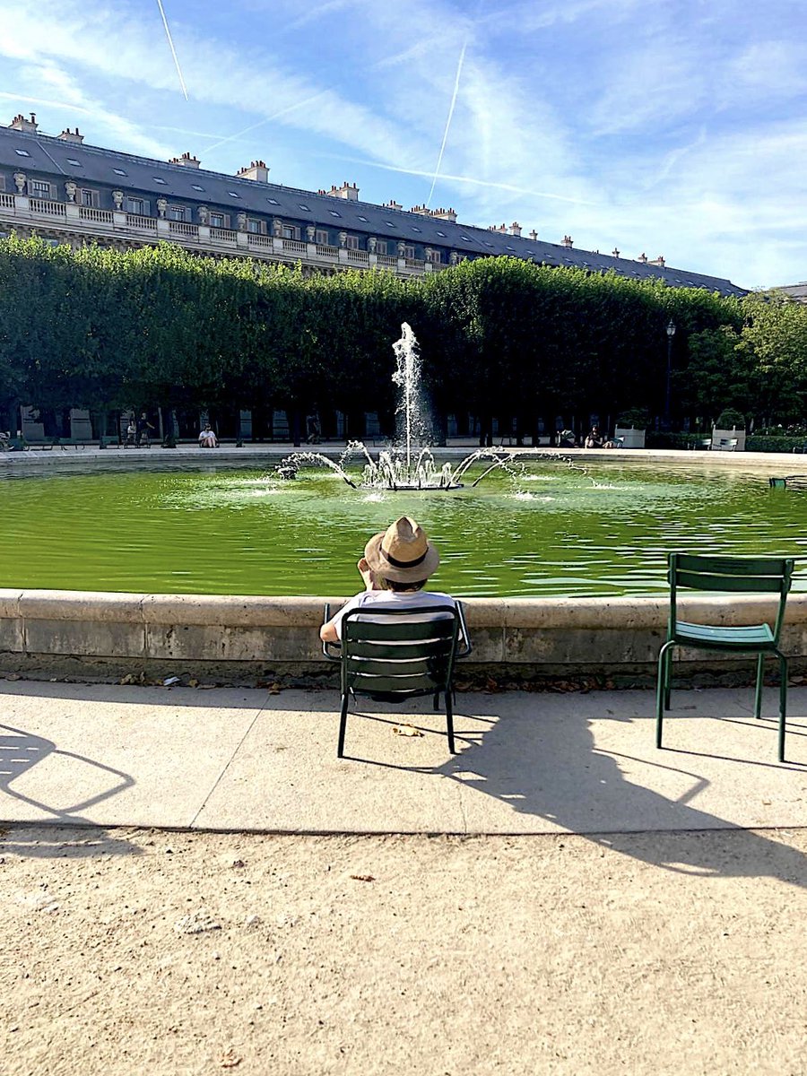 focusonparis's tweet photo. Sit-down Saturday: feet up, an iced #coffee, a good book. #summerinparis #fountainsofparis #gardens #palaisroyal #parisparks https://t.co/1z801gZcOW