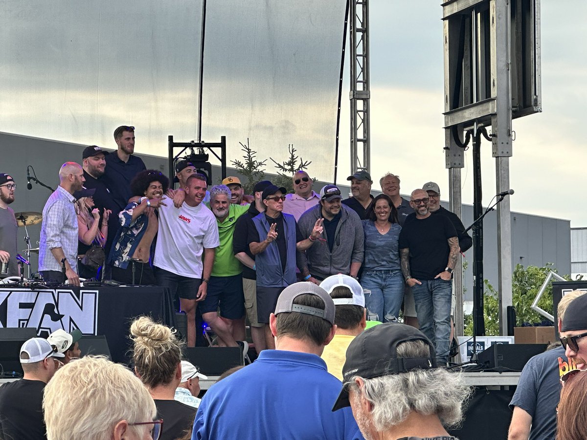 cafe_marisa's tweet photo. #KFANRubeParty was so great!! @forgottenstarmn was the perfect backdrop. https://t.co/f8KJEPpO81