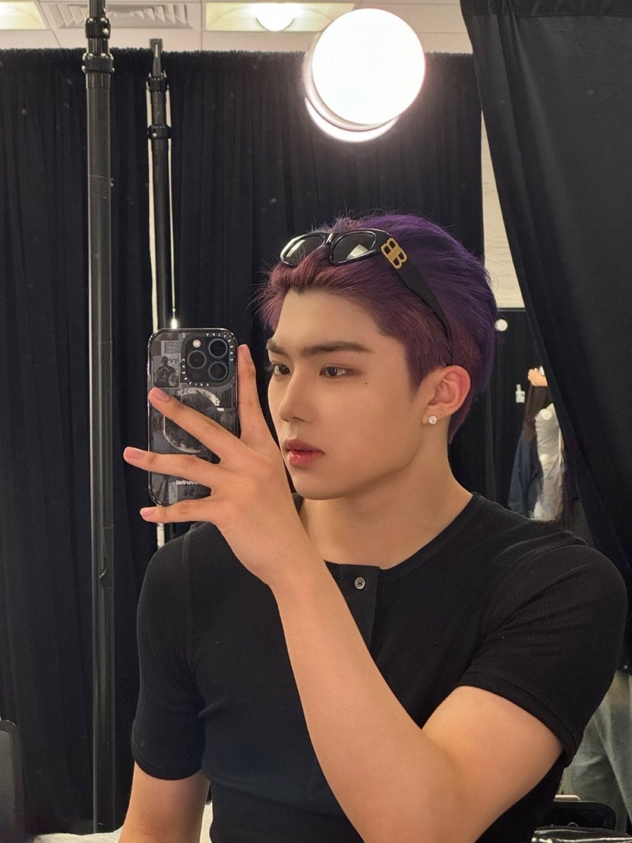 gunwookiebb's tweet photo. OMG GUNWOOK MIRROR SELCA FRM TODAY WITH HIS HAIR ALL BACK https://t.co/louTzWFnyH