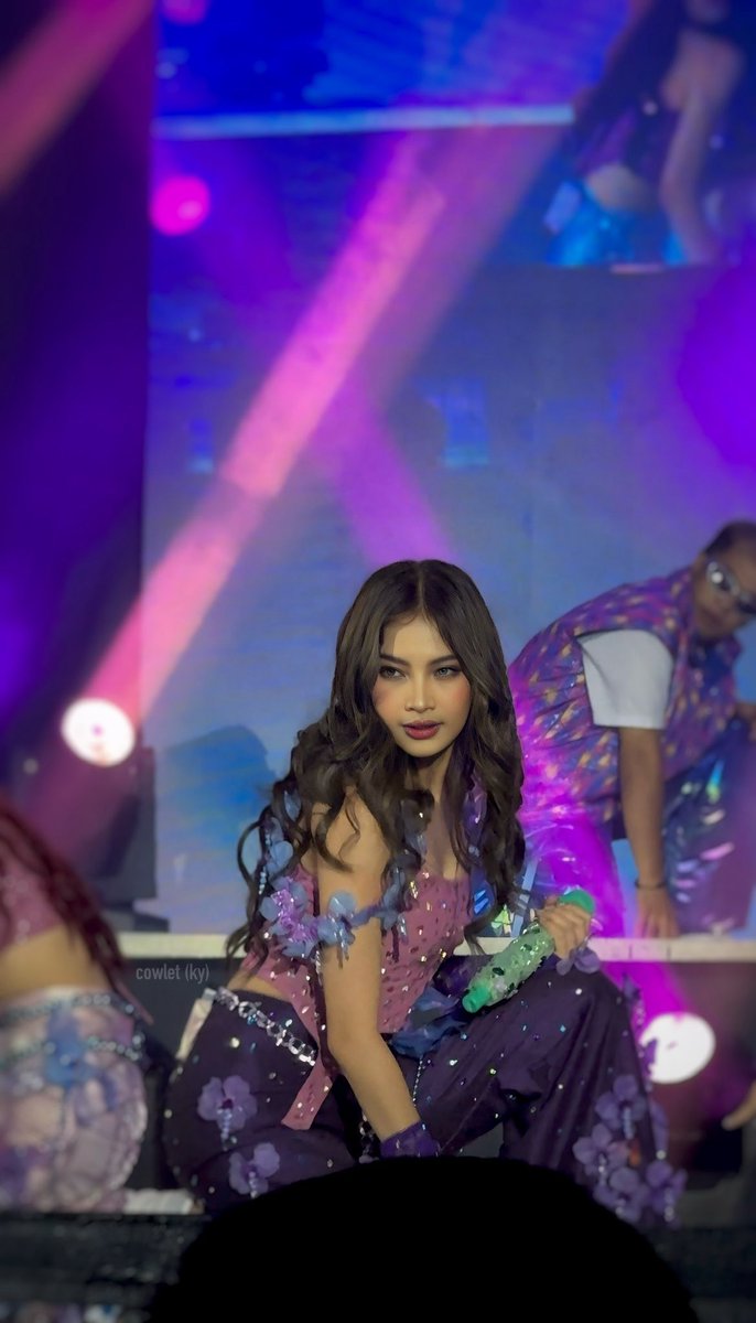 Those eyes are killing me colet

BINIVERSE GOES TO GENSAN

#BINIverse_TheRegionalTour
#BINIverseGensan
#BINI <a href="/BINI_ph/">BINI_PH</a>