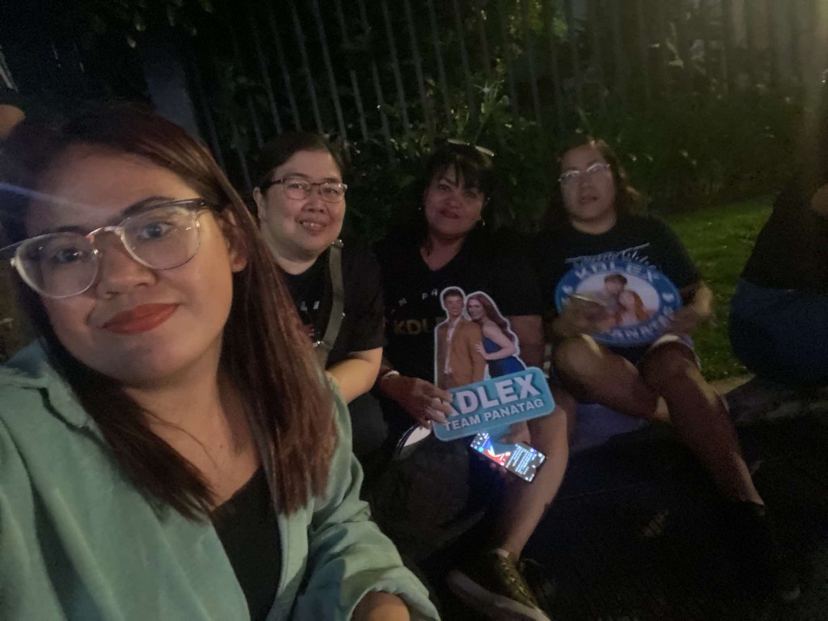 carolina_sunga's tweet photo. Andito na kaming Team Live sa harap ng bahay ni kuya to cheer for you Alexa!
@denne_francisco
@marline_mendoza

ALEXA PBBGENZHOST KICKOFF

#AlexaPBBGen11Host
#AlexaIlacad https://t.co/MjoVJgbbxS