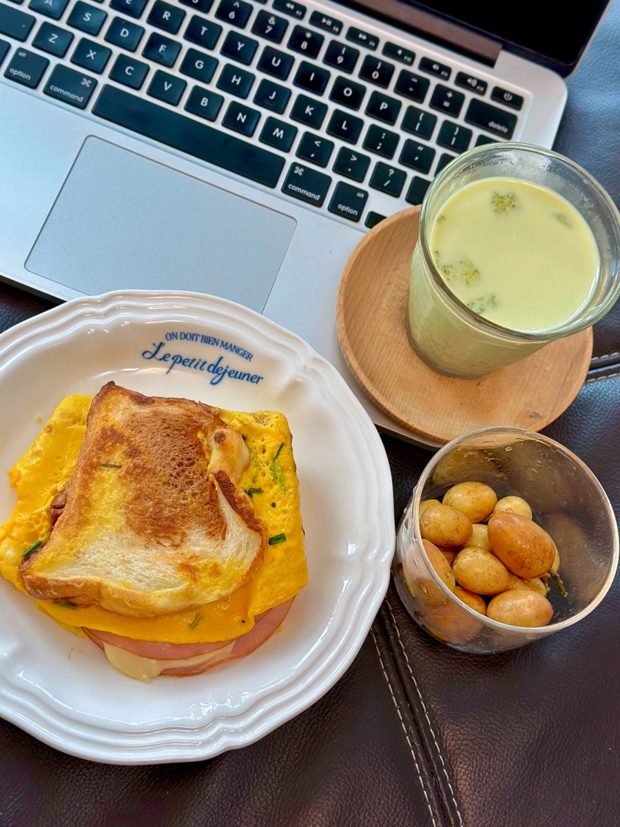 Laughingpearw's tweet image. Nice day with delicious breakfast