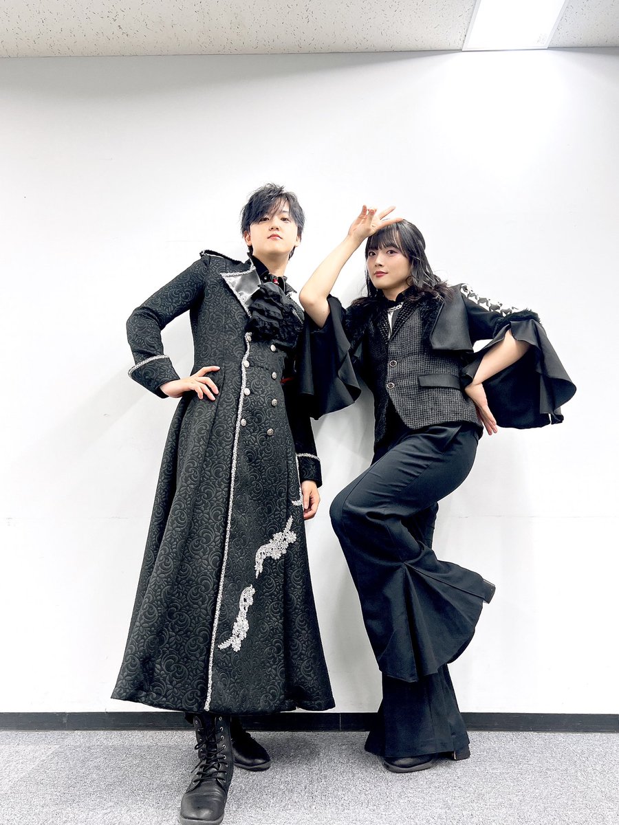 info_clb's tweet photo. 「*ChocoLate Bomb!! 衣装展〜*CosTume Bomb!!〜」内で発表したちょこぼ衣装ランキングを10位まで公開いたします！！！

投票してくださった皆さま本当にありがとうございました！！
🏆1位衣装の2ショットもどうぞ��

【シングルアルバム衣装 部門】
🥇1位《100票》12th Single「SADISTIC BABY」
🥈2位《74票》10th Single「Hungry Wolves」
🥉3位《64票》14th Single「今宵、雪ぐLove」
4位《63票》8th Single「ZETTAIフィーリング」
5位《59票》2nd FULL ALBUM「MOUSSE」
6位《51票》14th Single「I WISH」
7位《49票》5th Album「THE BEST〜*ChocoLate Bomb!!〜」
8位《34票》4th Album「MAPLE」
9位《27票》11th Single「Tick-Tack」
9位《27票》13th Single「TWILIGHT RHAPSODY」

【ライブ衣装・その他衣装 部門】
🥇1位《91票》心中メリーゴーランド衣装（メンタルエラー）
🥈2位《64票》白金衣装（「THE LAST TOUR 〜*ChocoLate Bomb!!〜」） 
🥉3位《61票》赤黒衣装（「10th Anniversary Live」「THE LAST TOUR 〜*ChocoLate Bomb!!〜」） 
4位《50票》ギラメン衣装（「ちょこぼの日 3rd Anniversary」） 
4位《50票》サンムーン紺衣装（「ホールワンマンライブ サン&ムーン「ムーン」」） 
6位《41票》パステルカラーコート衣装（*ChocoLate Bomb!! one man LIVE 2021〜beginning of a miracle〜」@ Zepp DiverCity）
7位《38票》王子衣装（Live Tour 2020冬 〜power of 7〜） 
8位《36票》Tick-Tack MV着用スーツ衣装
9位《30票》たっくんプロデュースチェック衣装（「LIVE TOUR 2023〜TWILIGHT RHAPSODY〜」） 
10位《29票》青セットアップ衣装（「LIVE TOUR 2023〜TWILIGHT RHAPSODY〜」）

#ちょこぼ