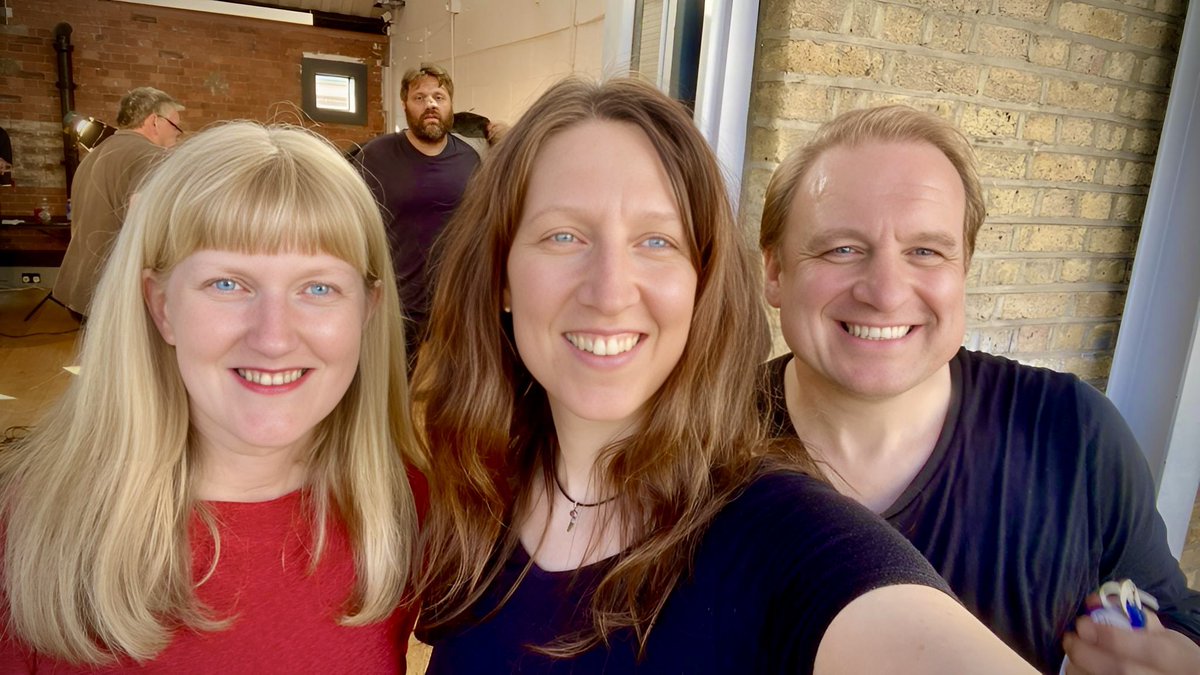 irvingact3's tweet photo. #islingtonstudios yesterday. Filming #DJKill. Always a pleasure working with @zuzatehanu (who did a fantastic job of choreographing fight sequences) @arsandell plays barmaid, Fran. @trispretty  plays my ‘henchman’ Granville. 🙏🏻💙✨🎥😊@oakes_caroline popped out to cool off. 🎥😅 https://t.co/CeOsHIZyu0