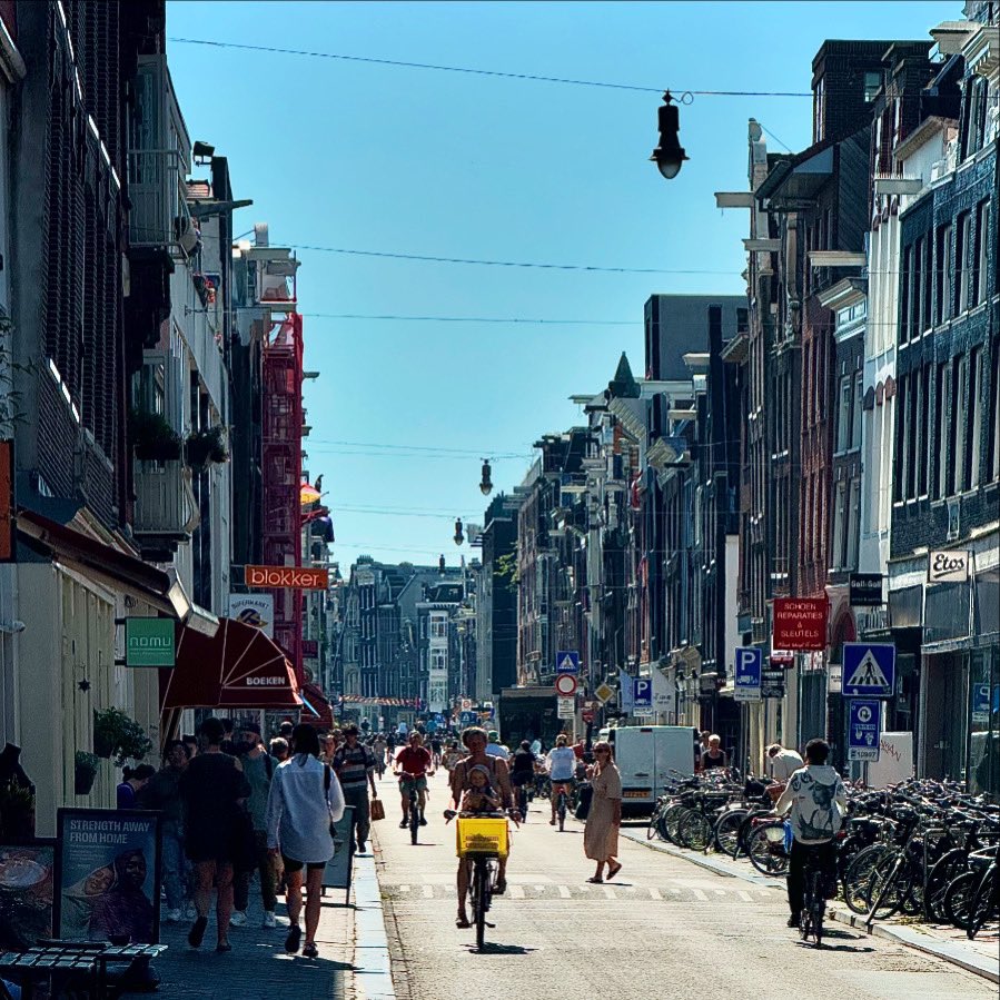Sunny afternoon in the ‘dam

#amsterdam