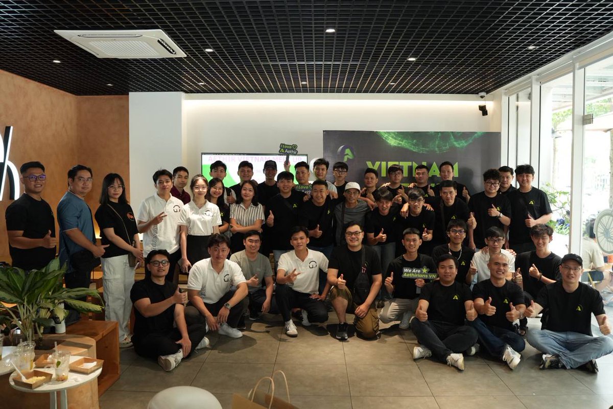 AethirCloud's tweet photo. Hello from Vietnam! 🇻🇳

We had amazing community meetups today in Hanoi and Hồ Chí Minh, and the enthusiasm was incredible. Here is a sneak peek 👀 📸

It was fantastic to see so many members rocking Aethir merch— it looks pretty cool bdw! https://t.co/0DvbLJWPvt