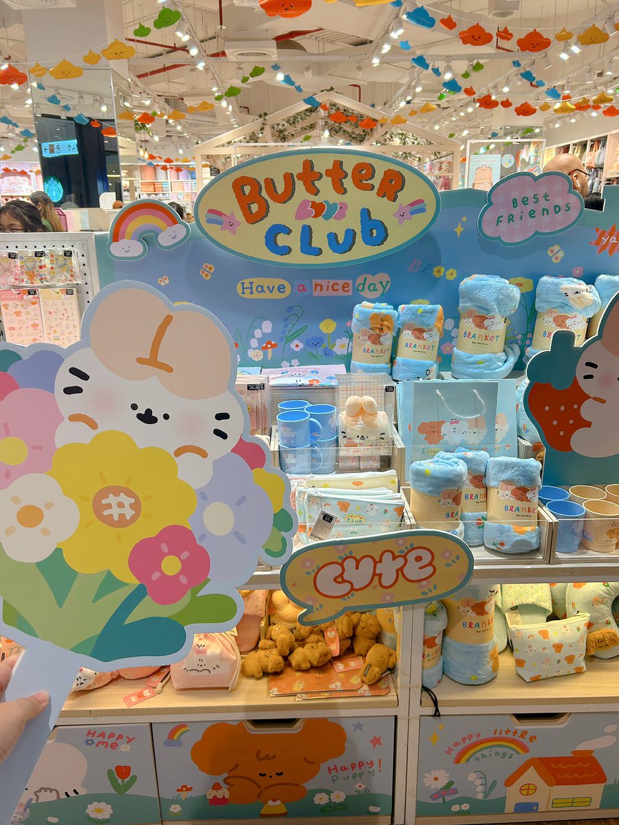 butterclub_th's tweet photo. Moshi Moshi x Butterclub เปิดตัวเรียบร้อยแล้วค่า 🌟🎀🌷 

ในที่สุดก็ในเห็นสินค้าจริงแล้วค่ะ น้องๆน่ารักแบบx100000เลย🥹💓 เป็นโปรเจคที่ตื่นเต้นมากที่น้องๆจาก Butterclub จะได้ออกมาโลดแล่นบนโปรดักส์ที่หลากหลายมากขึ้นค่ะ! ทั้งเครื่องเขียน เสื้อผ้า ของใช้ ตุ๊กตาพวงกุญแจ และอื่นๆ ยังไงฝากทุกคนเอ็นดูน้องๆด้วยนะคะ

#MoshiMoshi #MoshiMoshicollab #MoshiMoshixThaiartist #MoshiMoshixButterclub
#Thomaskong #โทมัสก้อง