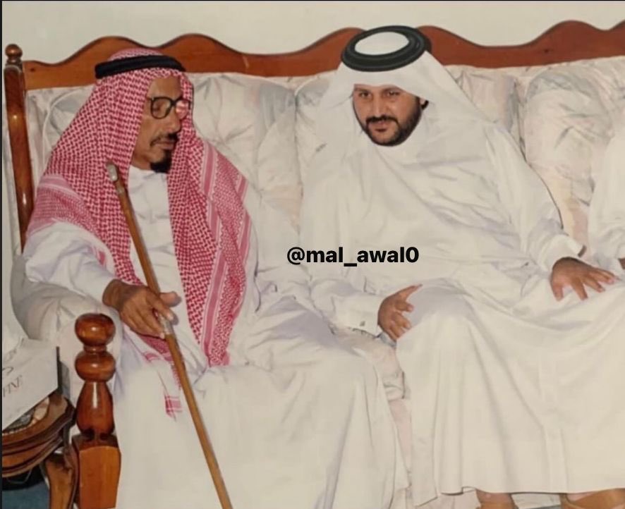 Awal0Mal's tweet photo. من اليسار الشيخ عبدالله بن محمد جاسم ال ثاني والوالد محمد بن شبيب ناصر العطية رحمهما الله في الخريطيات سنة ١٩٨٩ https://t.co/ab2Ibix00J
