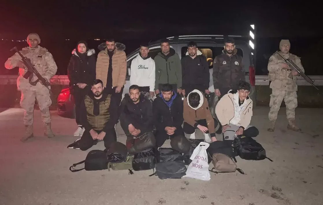 Hudut Kartalları, son bir yılda Edirne’den yasa dışı yollarla Avrupa’ya gitmek isteyen 6 binin üzerinde kaçağa geçit vermedi.