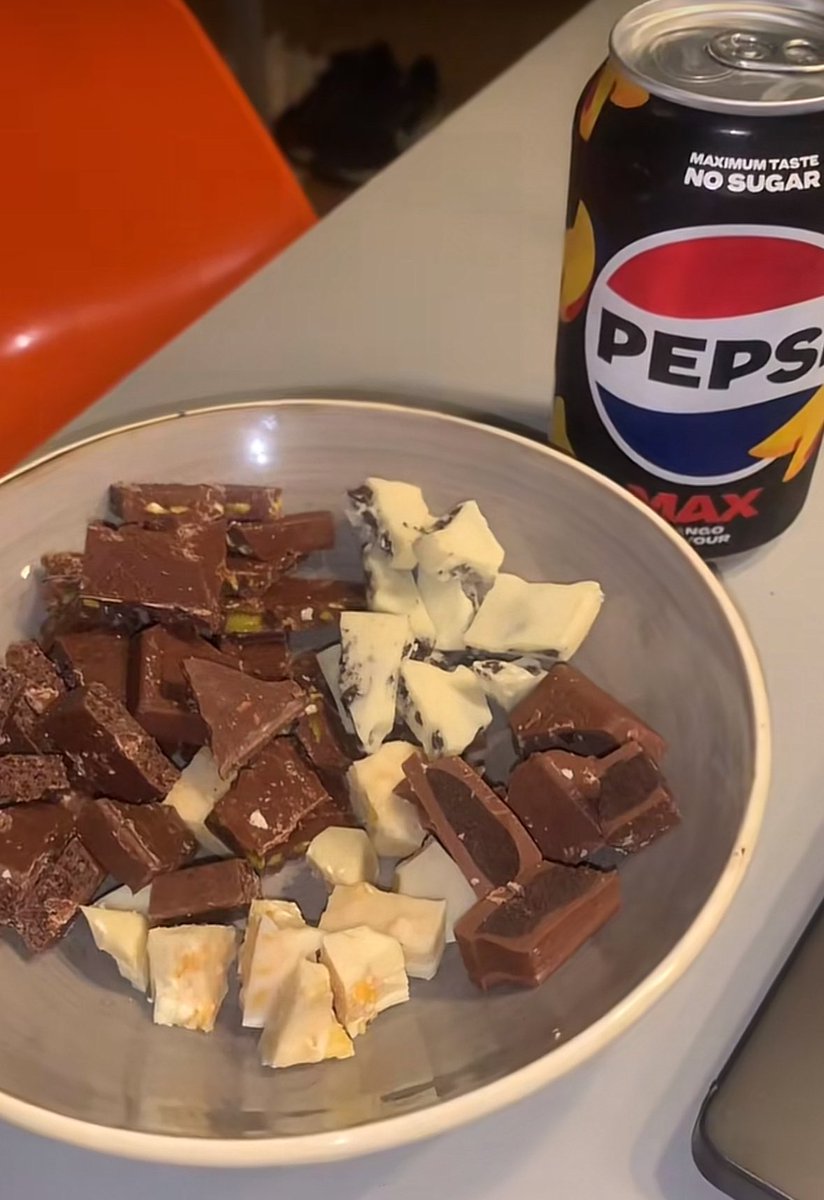 aIiciaxi's tweet photo. im not being funny but this might be the best meal ever created . blue cheese, normal cheese variety chocolate and the pepsi max. i don’t know what could top this https://t.co/dgPTVBdOZ6