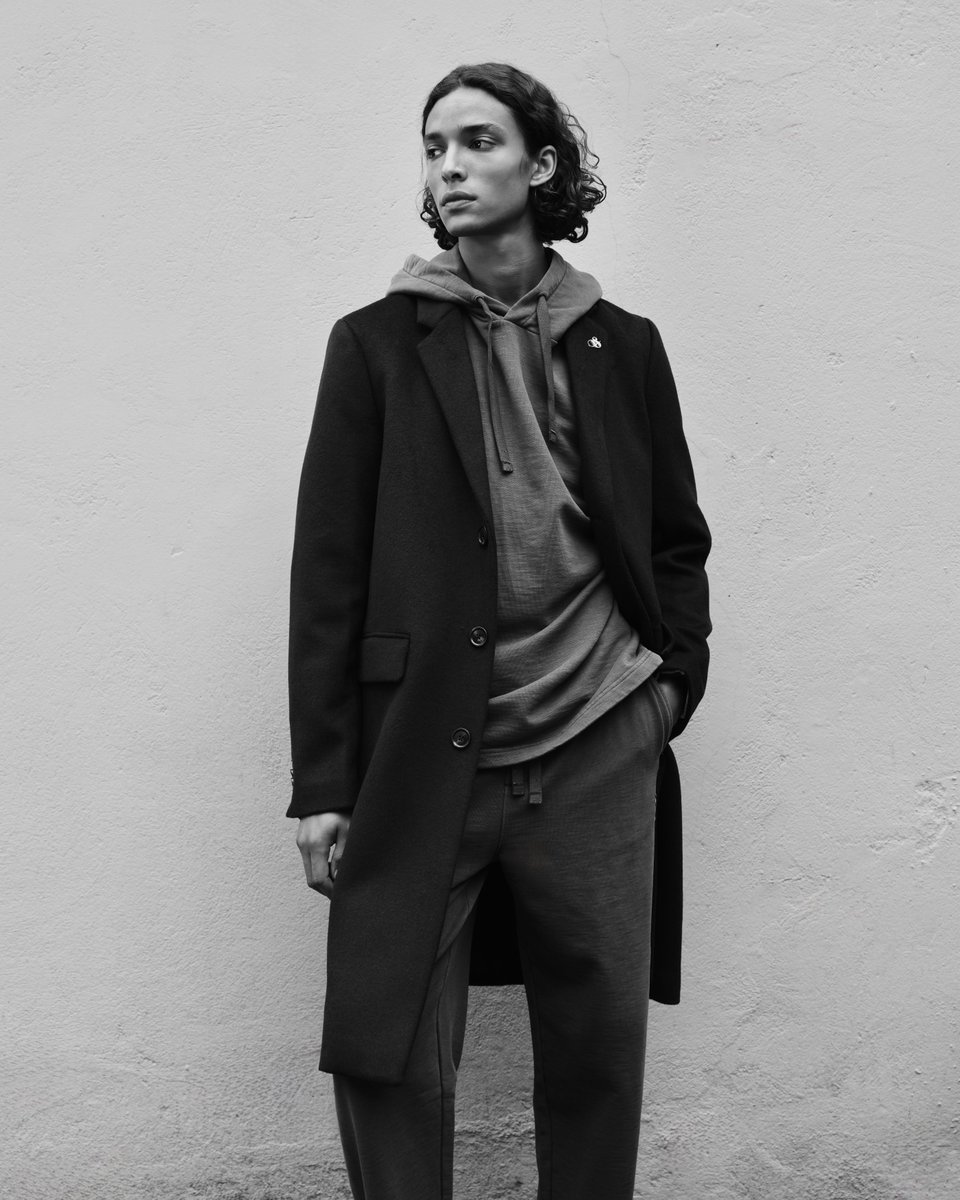 scotch_soda's tweet photo. Meet your new closet heroes: our collection of essential basics, is designed to be the backbone of your wardrobe. From perfect-fit tees, and crisp shirts to classic denim, these pieces will soon become the core of your wardrobe 👕👖
#ScotchAndSoda #Essentials #COREcollection https://t.co/huShNkKSfv