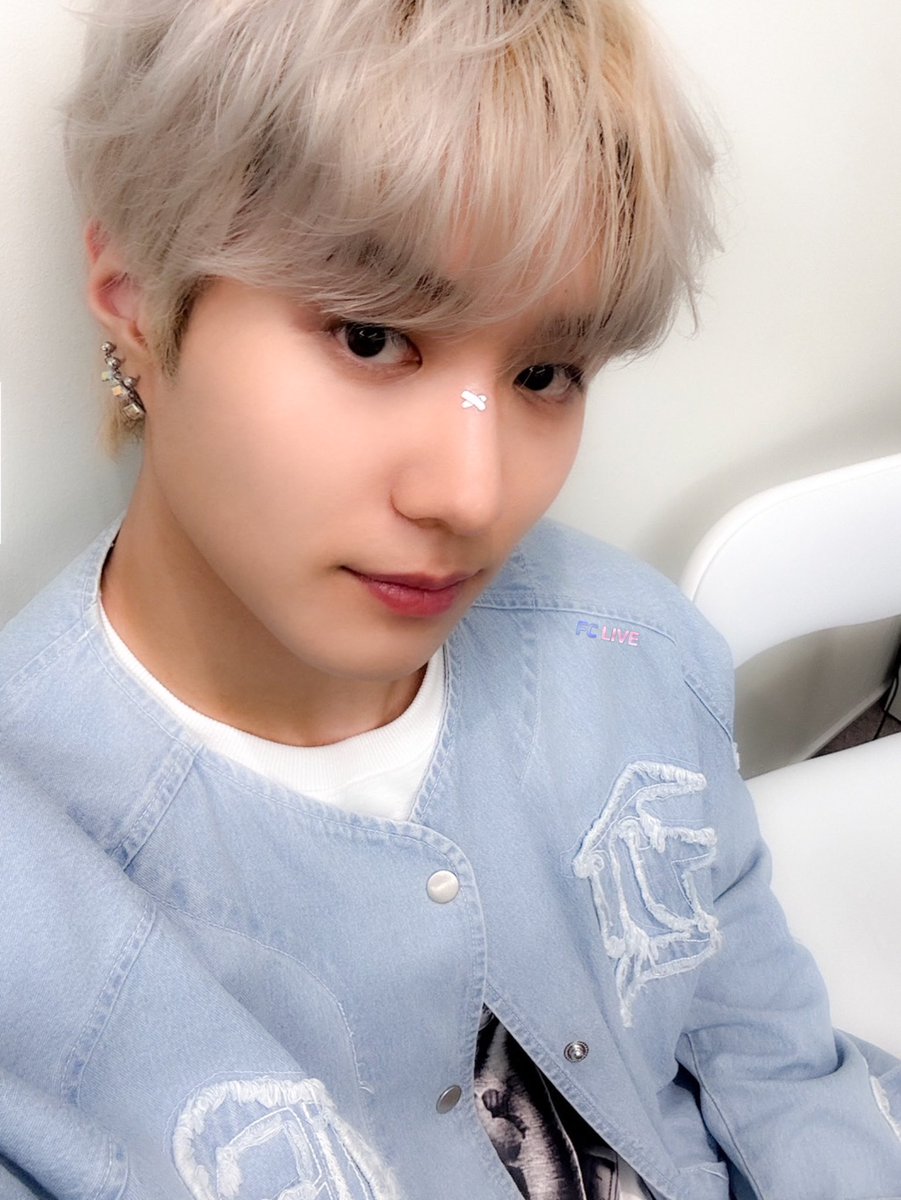 FCLIVE_official's tweet image. #EASTSHINE をご紹介します✨

最初は #IEL‼️
#アイエル は頼もしいリーダー👍
そしてオールラウンダーを担当しています😎

このメンバーが気になる方は⁉️
#イーストシャイン #Free #Promotion
8/9(金)~18(日)
#FCLIVE_TOKYO
🎟️bit.ly/4cSy2zd

#이스트샤인 @eastshine_tment
#KPOP #アイドル