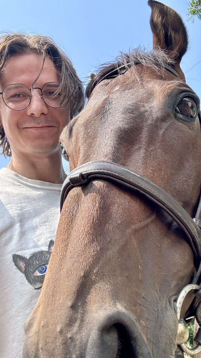 Хочешь кататься, умей и коня выгулять 😁