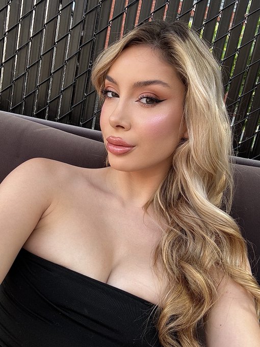 hi 🥰 https://t.co/ZTHzCQOtj8