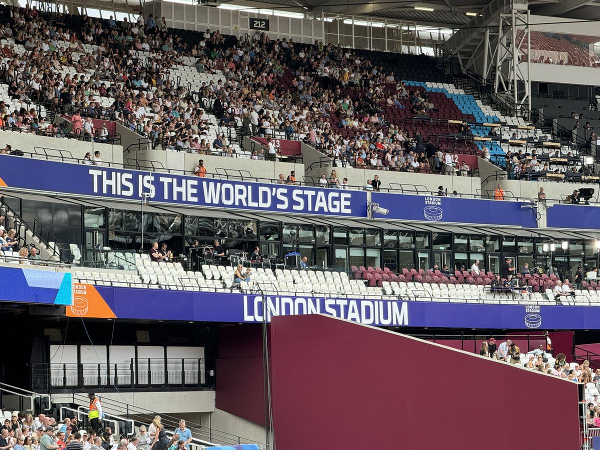 Nice to have <a href="/kristemple/">Kris Temple</a> join <a href="/WightmanGeoff/">Geoff Wightman</a> and the #LondonDL commentary team this year. They get the best seats in the stadium.
