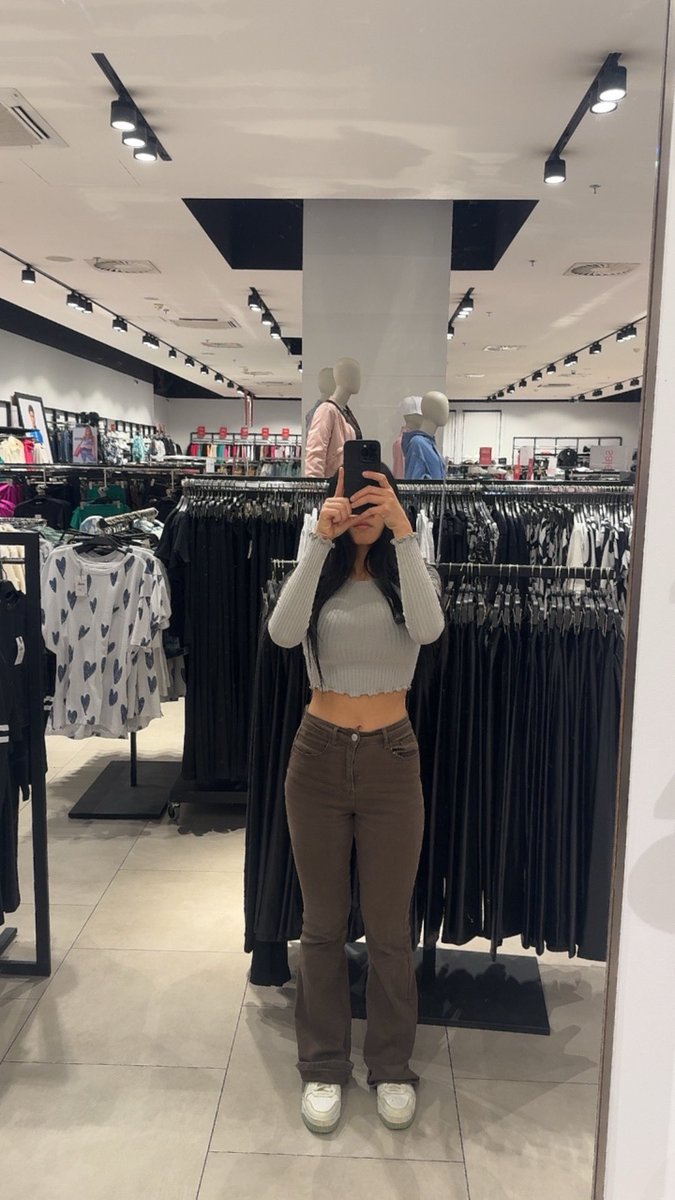 amy_lyng's tweet photo. I should buy these pants?...I'm very indecisive, can you help me?🙂 https://t.co/AlsiYqxR9Q