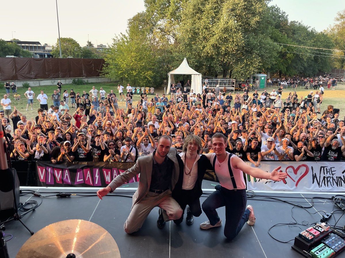 litwmusic's tweet photo. Thank you Bologna! You all have made us feel so at home, your support was magic! Thanks to @TheWarningBand2 we really had a blast sharing all of this with you! See you soon! 👋🏻 @barleyofficial #thewarningband #thewarningrockband #livemusic #concert #band #lifeinthewoods #litw https://t.co/BRyLX34ThP