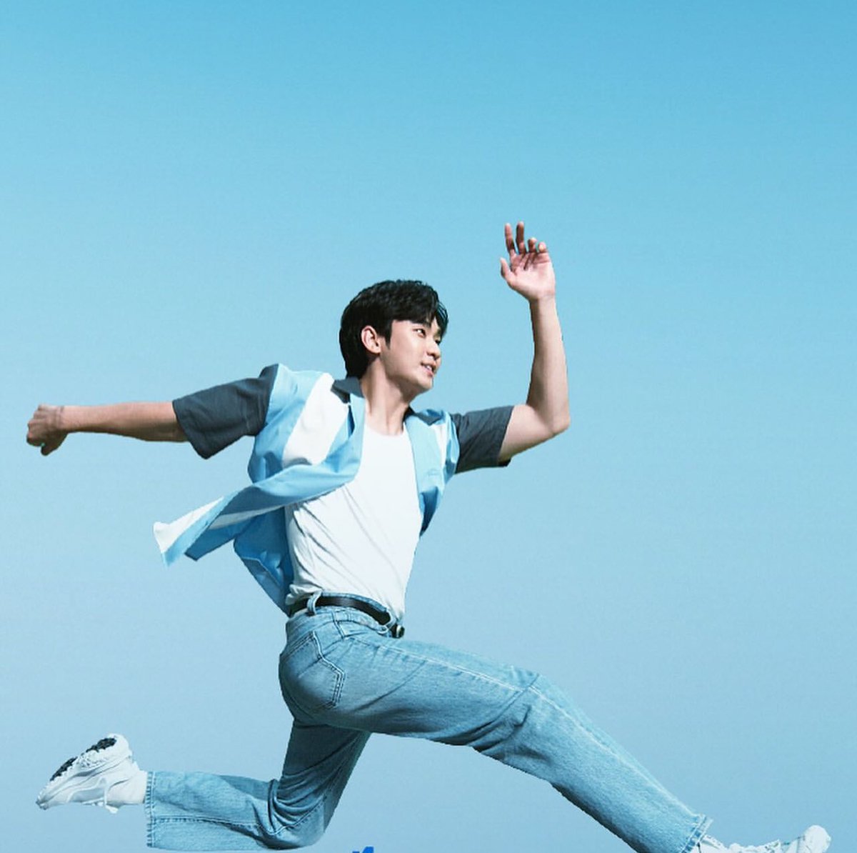 soohyunupdates's tweet photo. [0720] Homeplus Executive Director, Lee Taesin, updated with photos of #KimSoohyun.

He wrote, “Our model, Kim Soohyun, will appear in a TV commercial starting next week!” https://t.co/oJLaE1ukdh