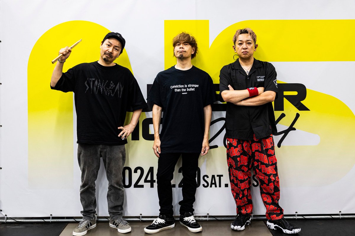 NUMBERSHOT_'s tweet photo. 【10-FEET】

壮大な音楽と共に姿を現した10-FEET。
そのステージは最初から最後までアクセル全開！
会場は一気に10-FEETの色に包まれました！
自然と体が動く曲の数々に興奮がおさまりません！

#NUMBERSHOT
#10FEET https://t.co/3CqJtOjBB2