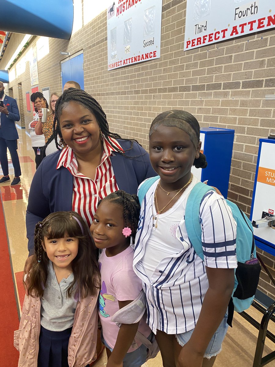 educ8edlady's tweet photo. What an amazing week! We started school on Monday with some very bright scholars! If this week was any indication of the year, it will be awesome! We’re excited to see what’s in store in @CrowleyISD 
#CrowleyPrideUnified
#WeUsOur #EveryMustangEveryday https://t.co/DNVTbQTrOp