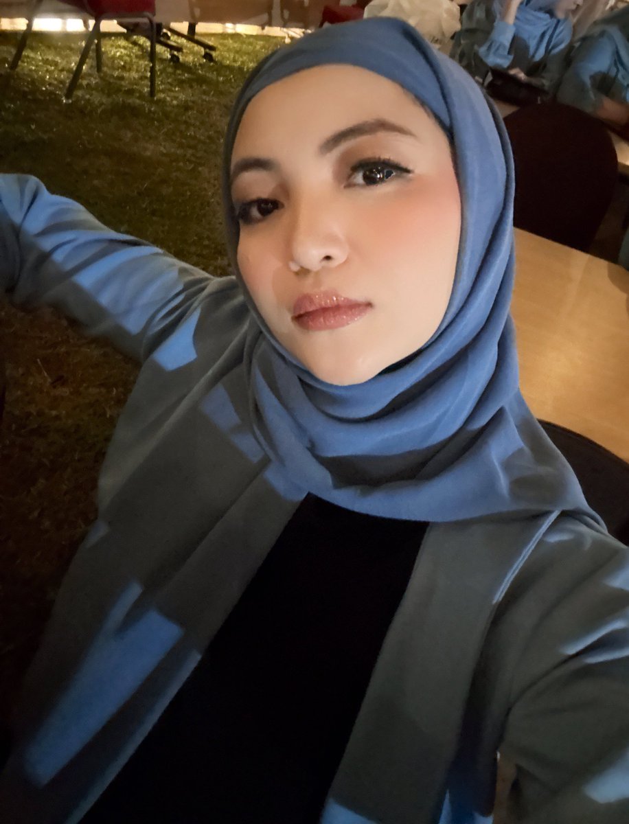 ositriwardhani's tweet photo. tiba-tiba make up 🌸🌸 https://t.co/qJy4BuOPRc